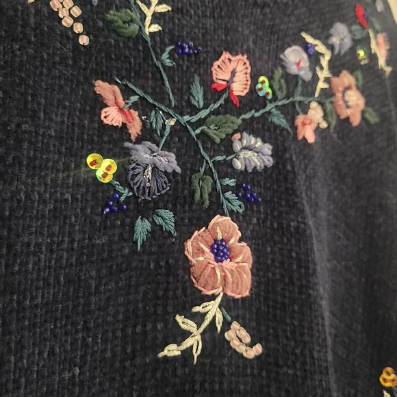Cozy Vintage Carolyn Taylor Floral Embroidered Navy Sweater - Picture 10 of 10
